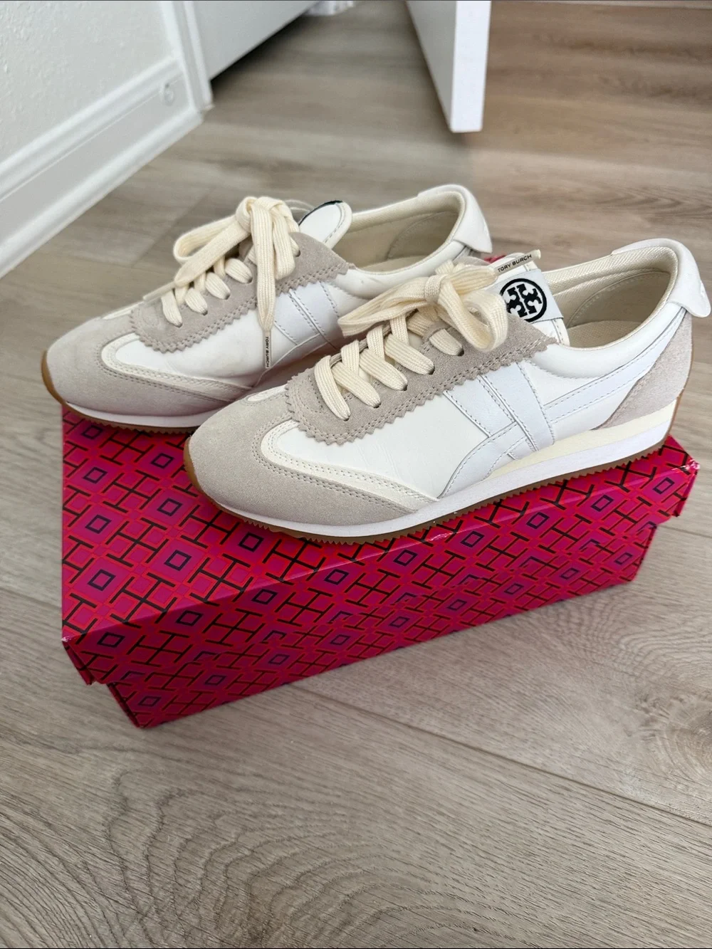 Tory Burch Hank Sneakers White Beige Nylon Suede Shoes Size 6